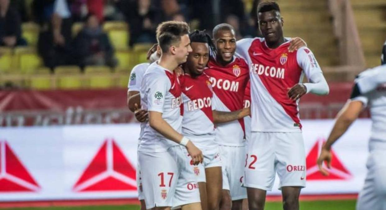 棋牌游戏-包含馬賽球隊團隊合作展現實力，挑戰法甲冠軍的词条