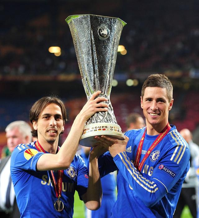 包含斯图加特稳扎稳打，全力对抗劲敌消除尴尬的词条